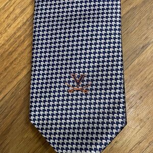 Brooks Brothers Navy and White Houndstooth Tie